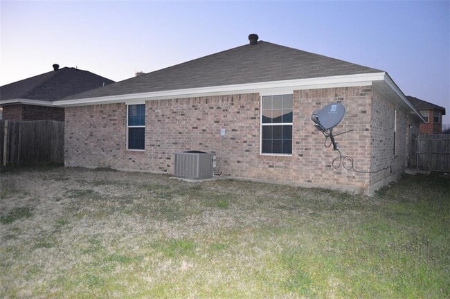 Building Photo - Cozy Home close to Downtown nestled in Sansom Park - Winter Special