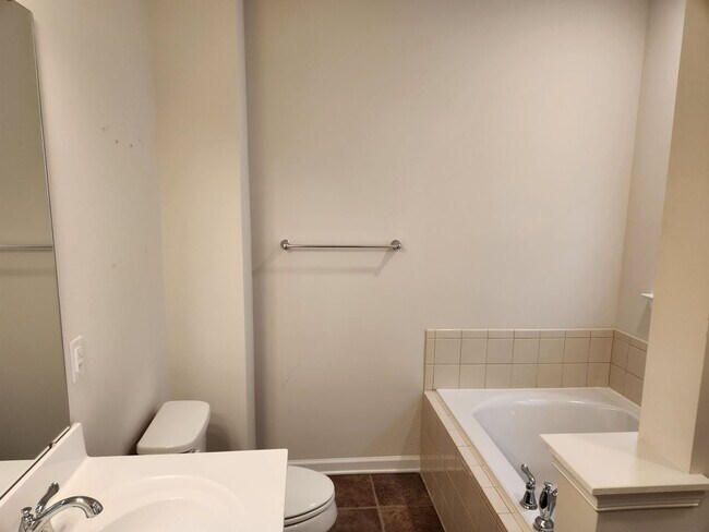 Building Photo - Modern 3 bed Townhouse-Foxcreek Subdivision -Moseley/Chesterfield