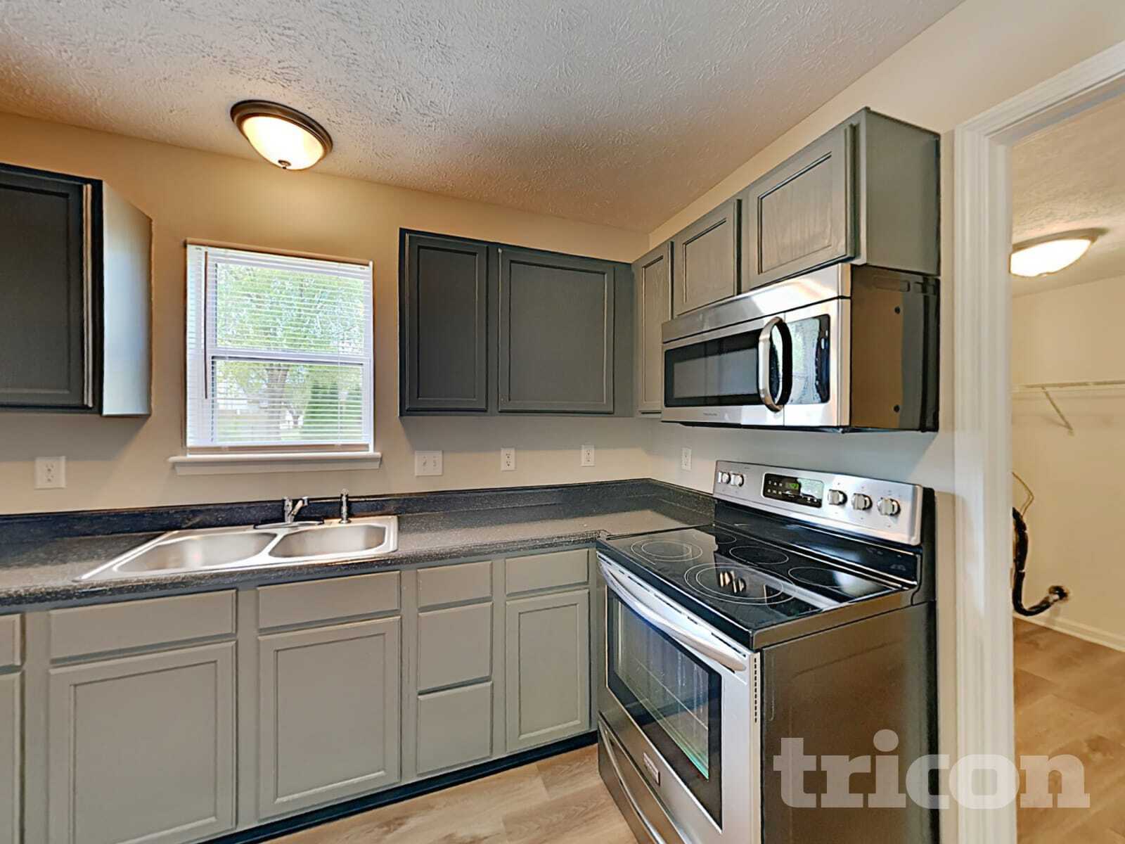 Building Photo - 4066 Knollwood Ave