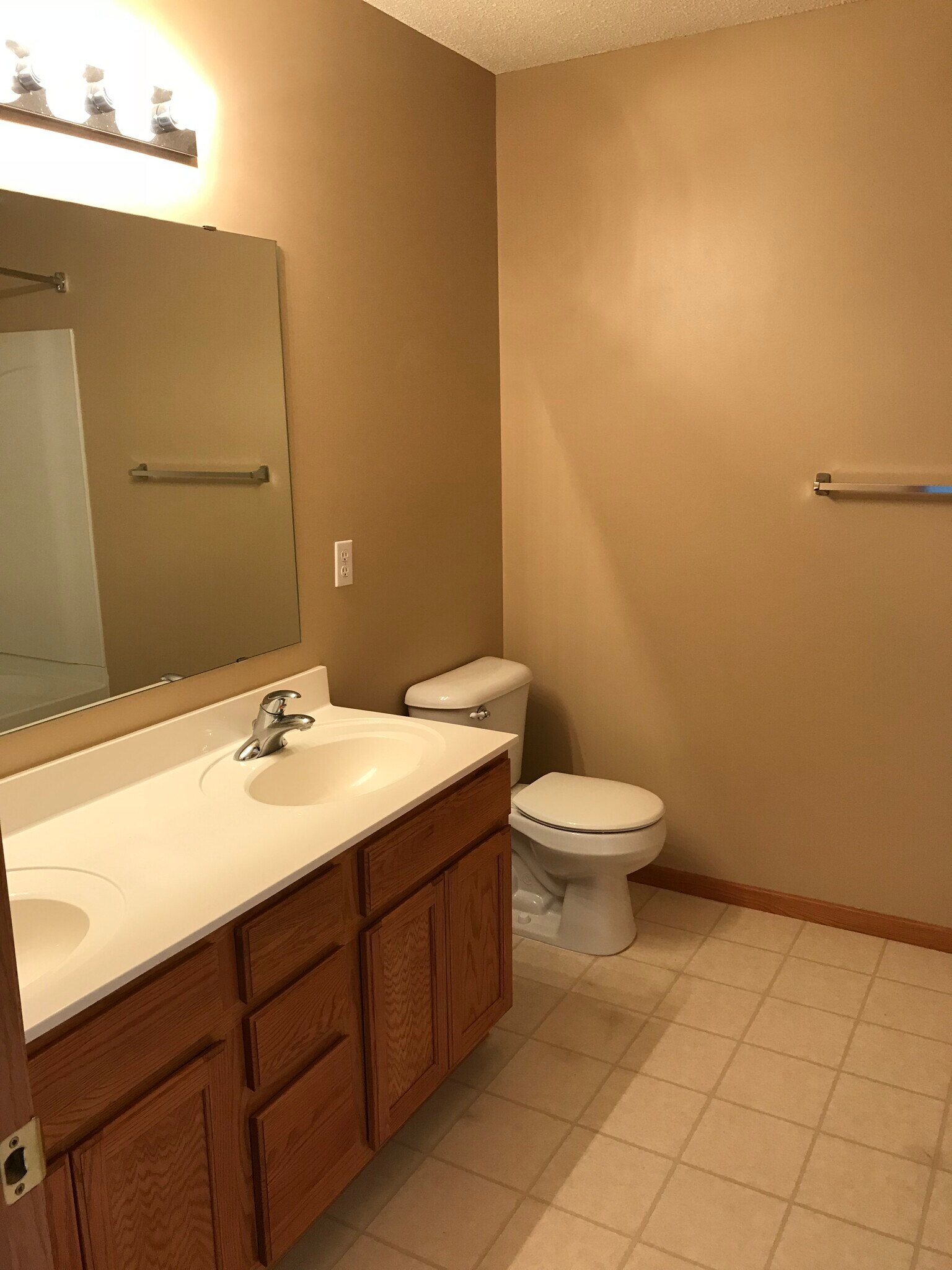 Bathroom Primary - 747 2nd St NE