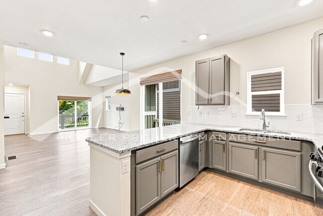 Building Photo - Charming Home with Central AC and Washer/Dryer