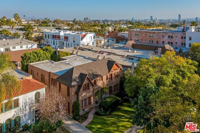 Building Photo - 1260 N Flores St