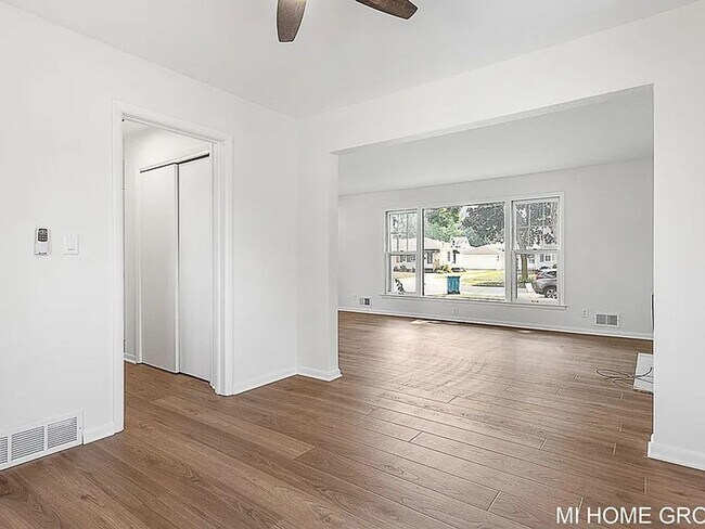 Building Photo - Lovely 3 Bedroom North East Grand Rapids