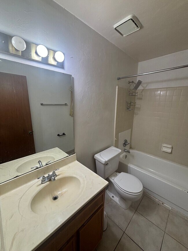 Building Photo - Check Out This Freshly Remodeled 3 BR 2 BA...