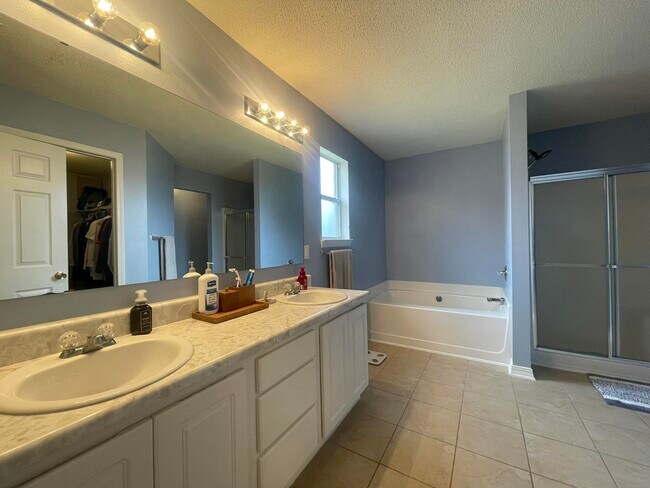 Building Photo - 321 Egan Dr