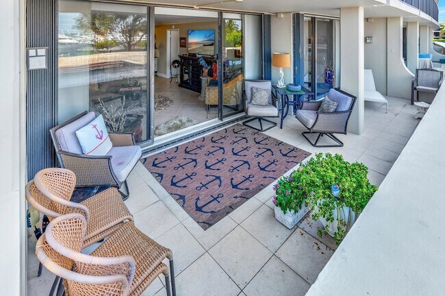 Building Photo - 134 Lakeshore Dr