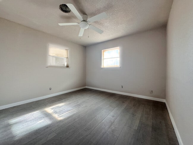 Building Photo - 1908 Inler Ave