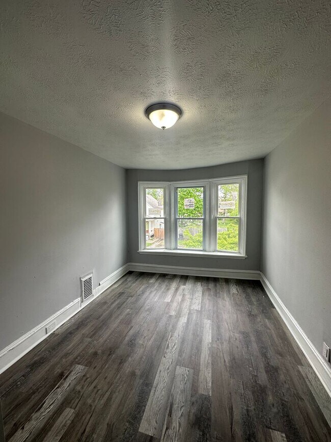 Building Photo - Warner Rd 4 Bedroom Single