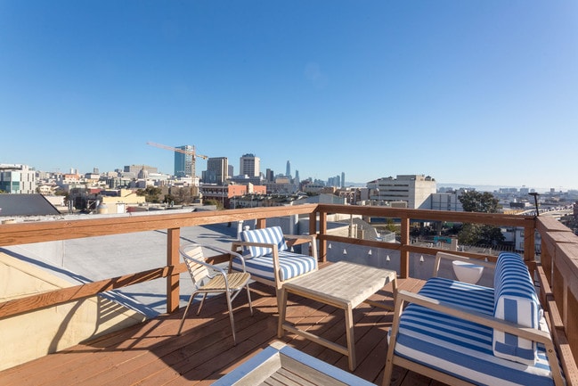 Building Photo - 140 Duboce