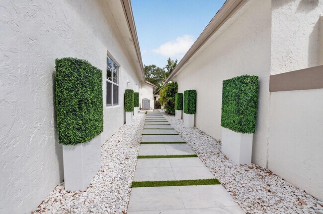 Building Photo - 5372 NW 21st Ave