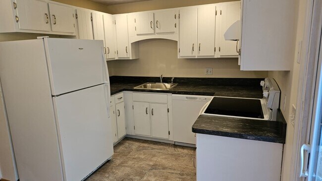 Building Photo - 165 Alice St