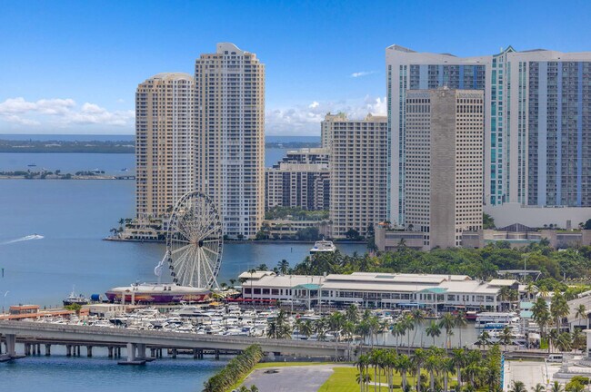 Building Photo - 1717 N Bayshore Dr