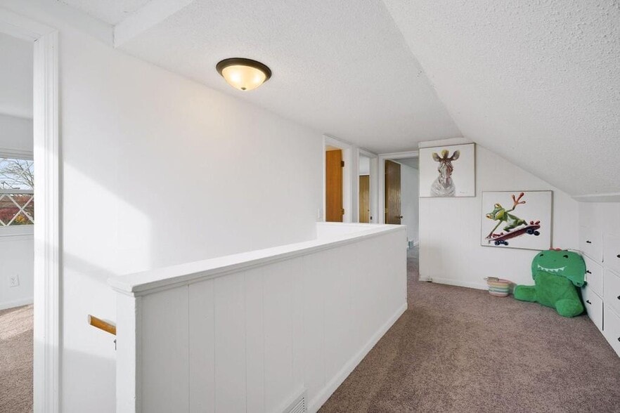 Building Photo - 5060 Hughes Ave NE