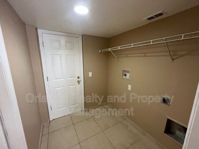 Building Photo - 204 Canterbury Ct