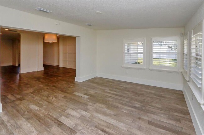 Building Photo - 4307 W Roland St