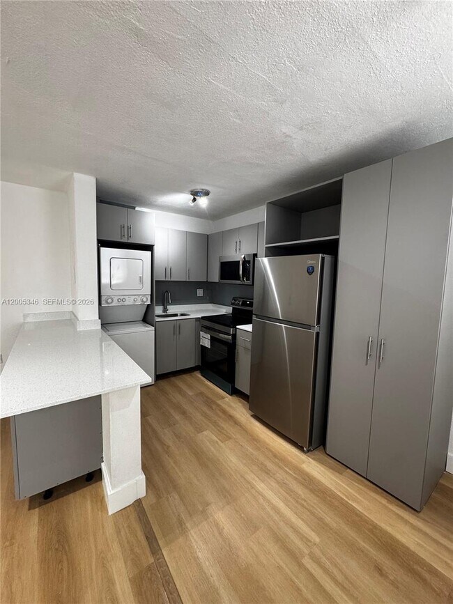 Building Photo - 7928 Harding Ave