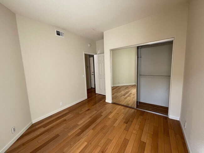 Building Photo - Beautiful 2-Bedroom Condo Near Silicon Valley!