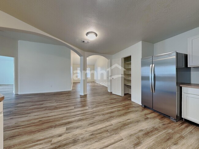 Building Photo - 2518 Halstead Dr