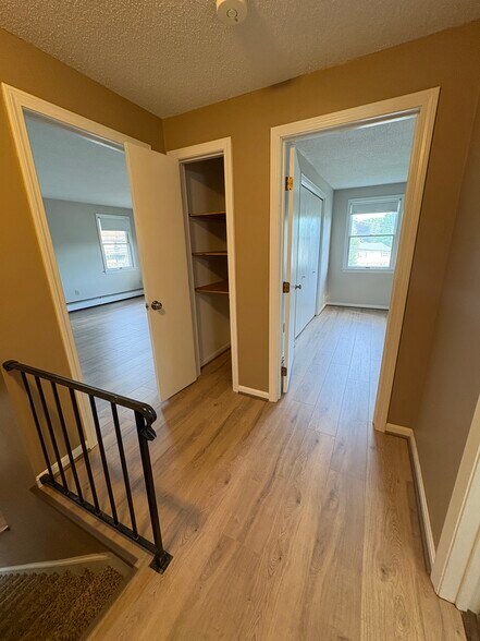 Landing - 294 Humphrey St
