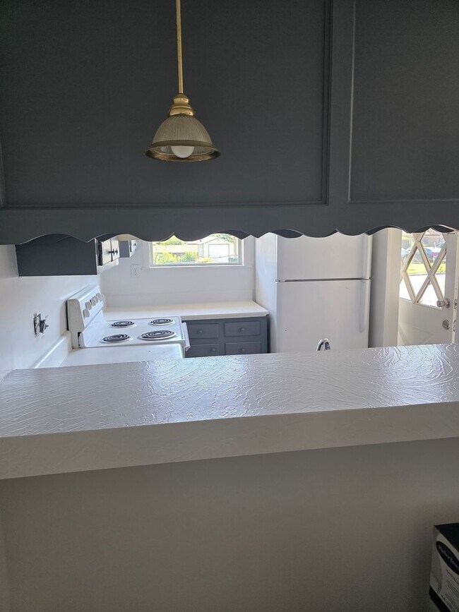 Building Photo - 2 BR j
