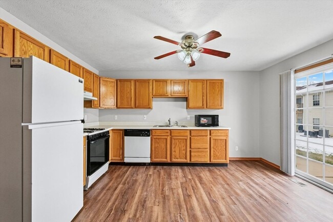 Building Photo - Modern Comfort & Space