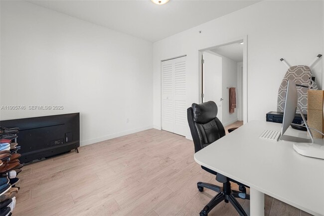 Building Photo - 1600 SW 1st Ave