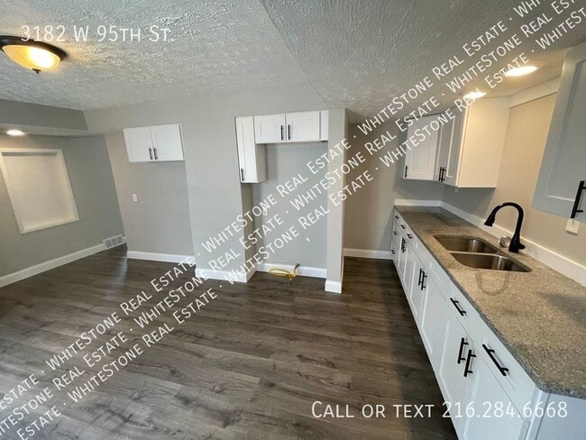 Building Photo - 3182 W 95th St