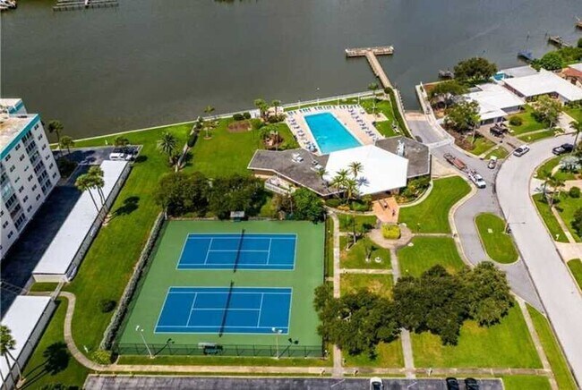 Building Photo - 10350 Imperial Point Dr W