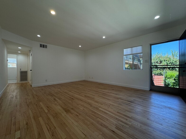 Building Photo - 1570 N Verdugo Rd