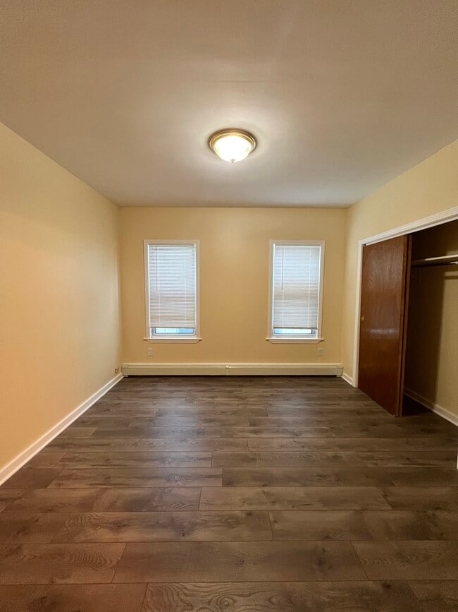 Building Photo - 225 Holland St