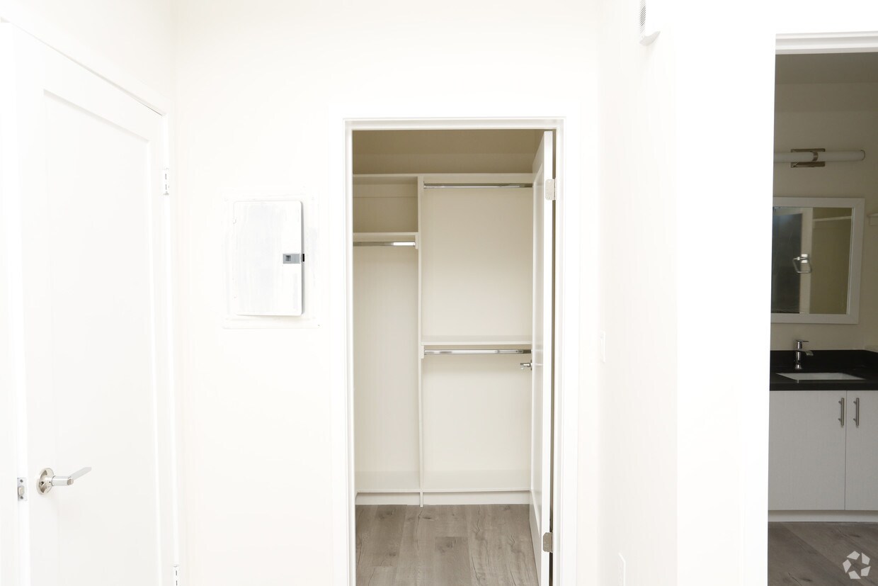 Calvert Place Apartments Tarzana Ca Apartment Finder