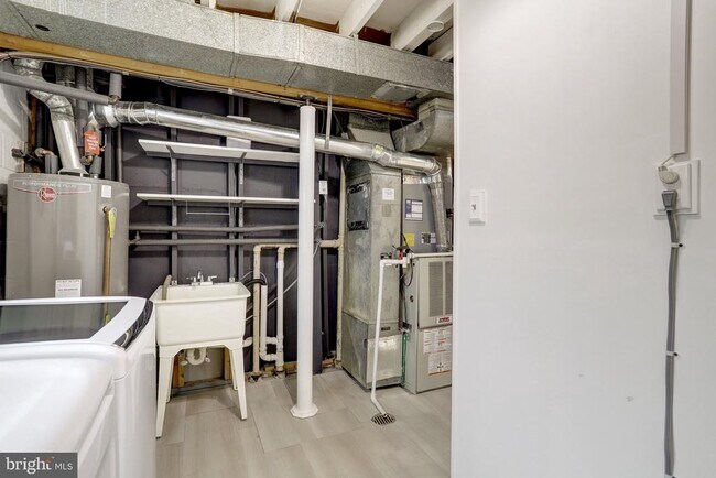 Building Photo - 2800 Joseph Makell Ct