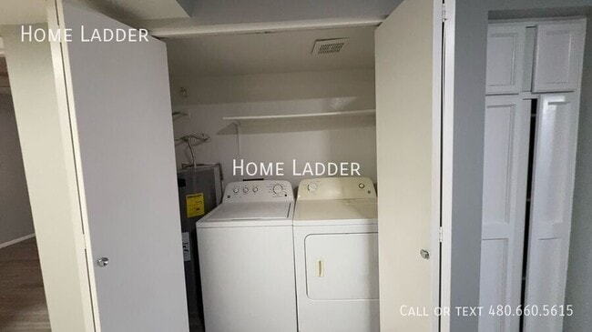 Building Photo - 3139 E Cicero St