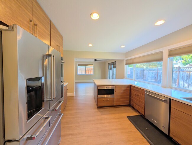 Building Photo - 479 McCamish Ave