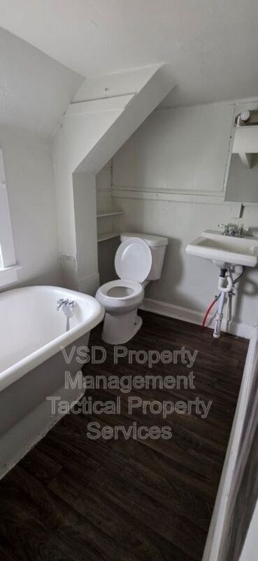Building Photo - 3408 E 140th St