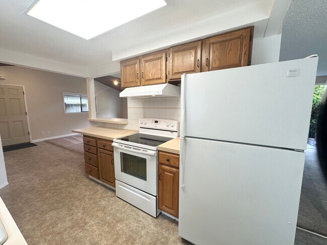 Building Photo - Spacious Home In Peaceful Setting!
