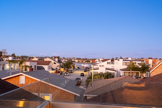 Building Photo - "Coastal Tommy Bahama at 208 East Balboa: Fully Furnished 3-Bed Sanctuary with Rooftop Deck