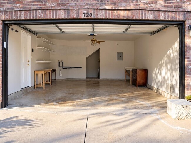 Building Photo - 720 Justeford Dr