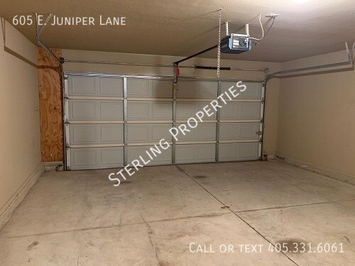 Building Photo - 605 E Juniper Ln