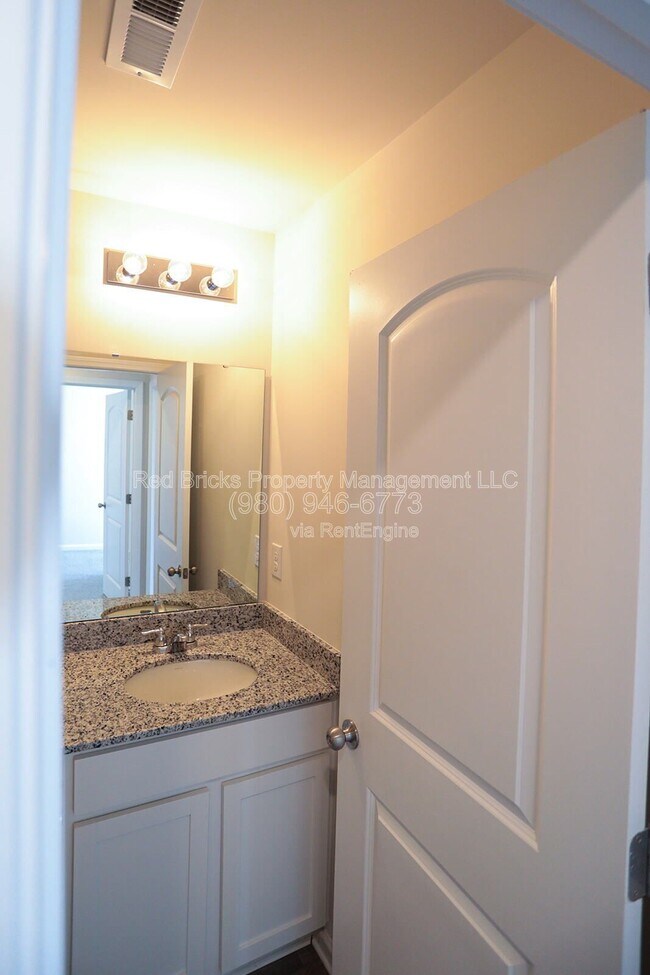 Building Photo - 230 Winston Ln