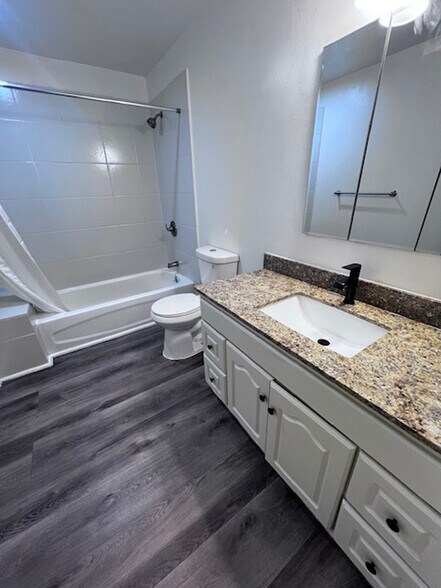 Building Photo - 731 Willow St