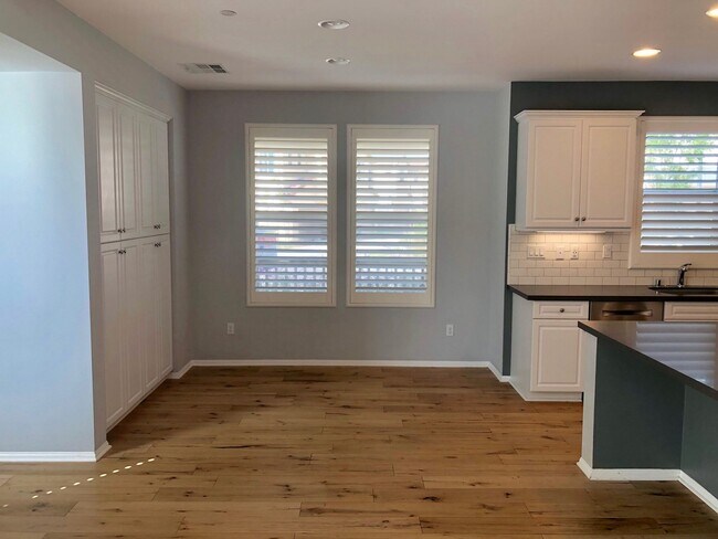 Building Photo - Beautiful East Ventura Home- Enclave Community