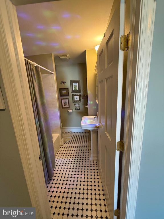 Building Photo - 231 Pine St