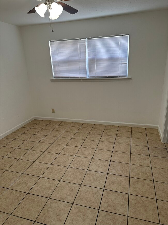 Building Photo - 301 Avondale St