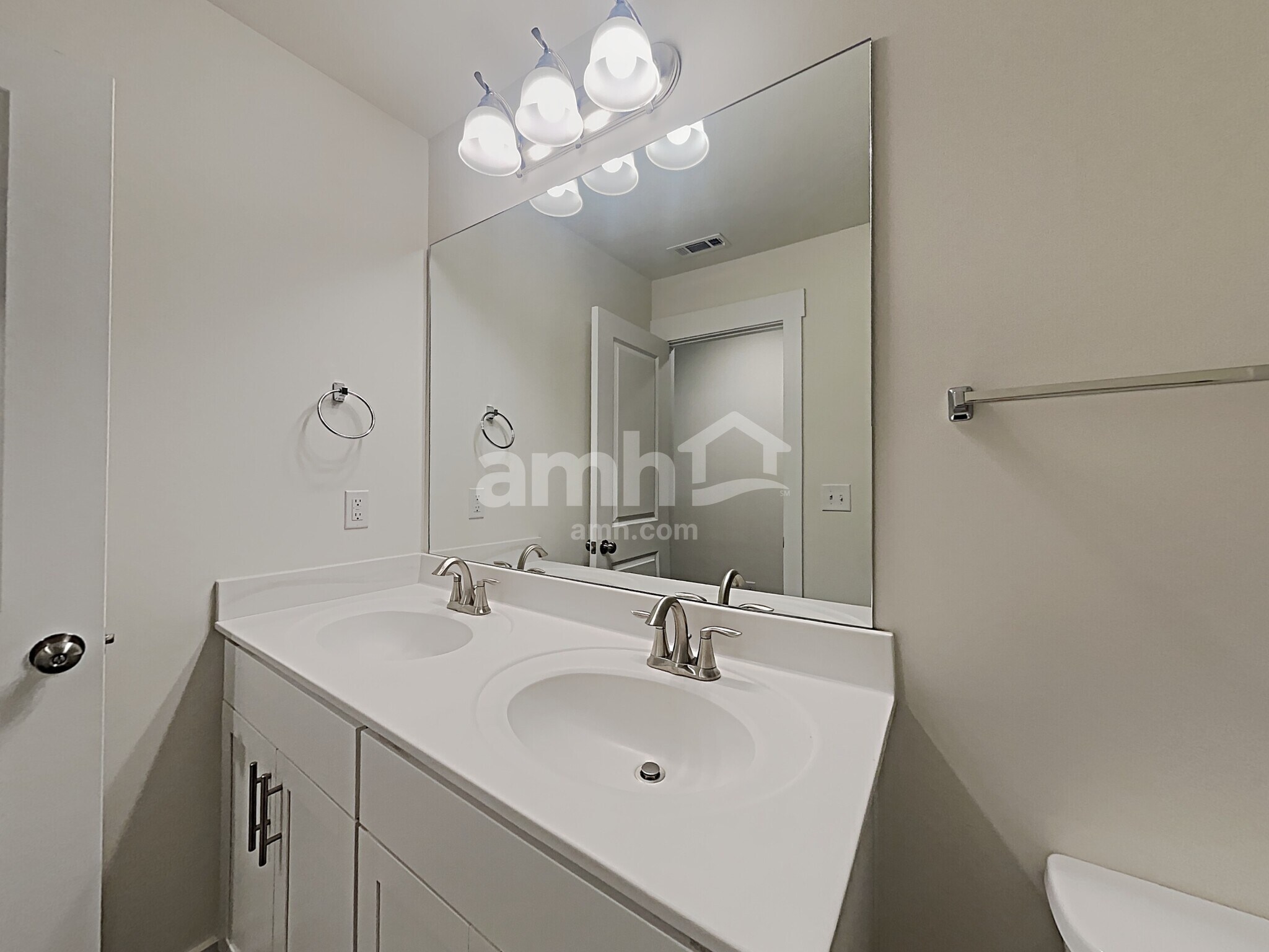 Building Photo - 467 Camp dr