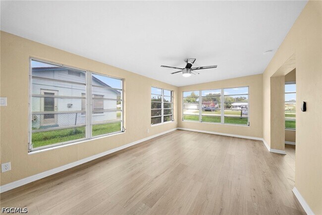 Building Photo - 275 Lakeview Dr