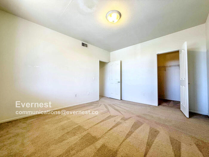 Building Photo - 16013 S Desert Foothills Pkwy