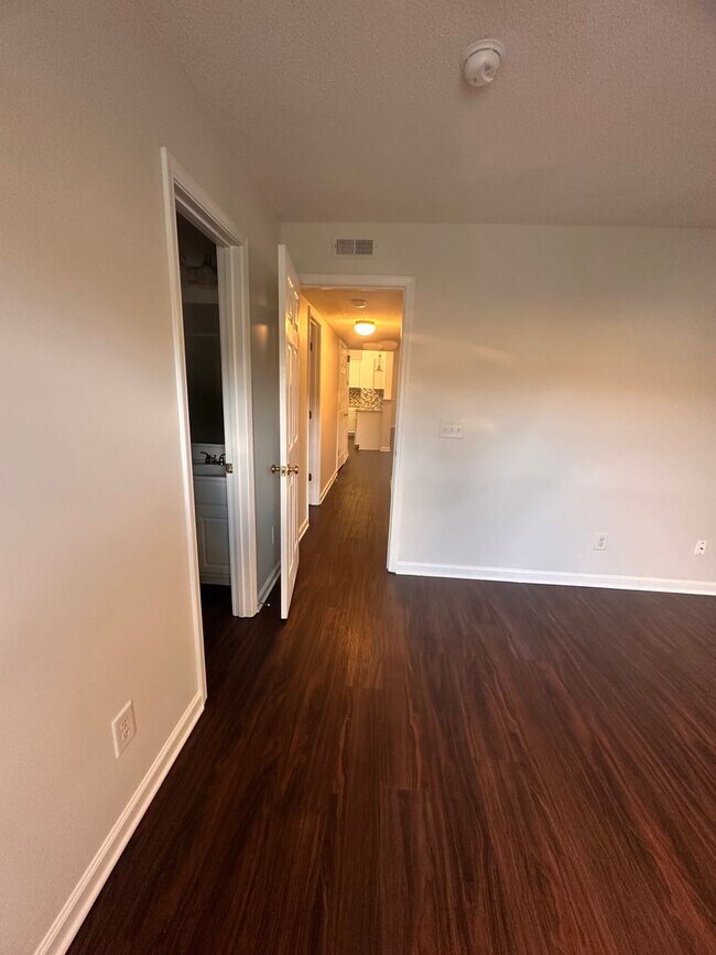 Building Photo - Cozy 2BR 2BA Condo in High Point