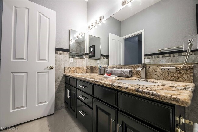 Building Photo - 1400 Castle Crest Dr