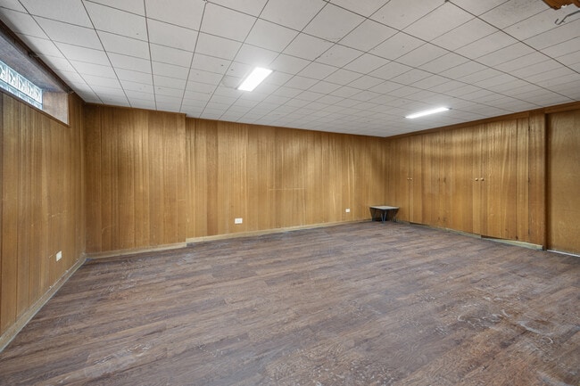 Building Photo - 7248 N Ridge Blvd